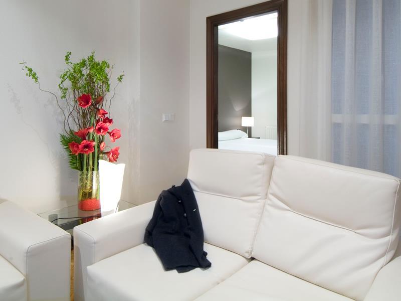 Apartamentos Mendebaldea Suites Pamplona Ruang foto